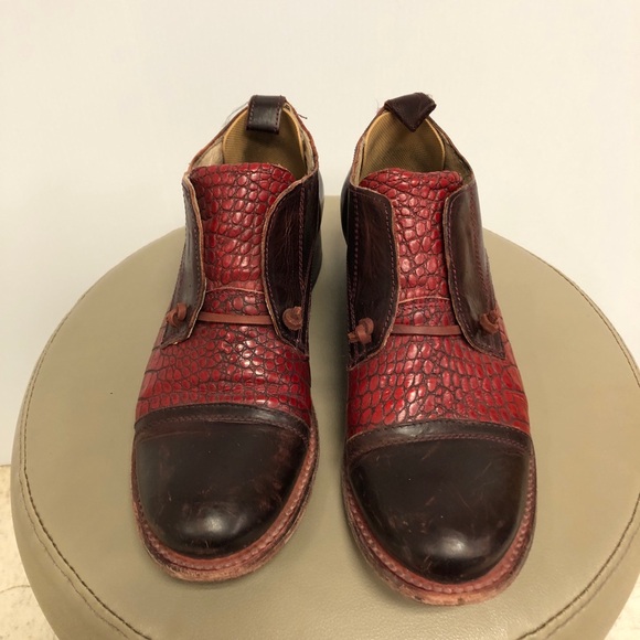 FREE BIRD MABEL RED WINE EMBOSSED 100% LEATHER LOAFERS SZ 10 - Picture 2 of 8